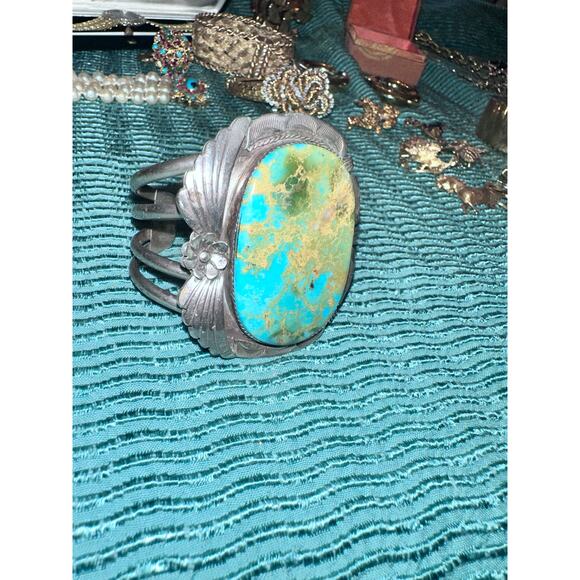VINTAGE 70's 80's HUGE HEAVY SIGNED NAVAJO CARVED STERLING TURQUOISE CUFF - Picture 2 of 14